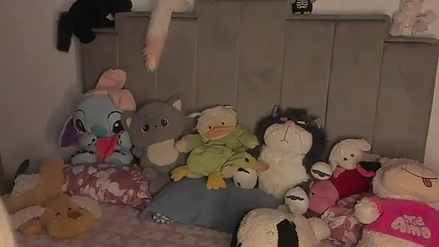Snapshot of chloe_watson_ chatting on July 6, 2026, 3:46 am chloe watson online show from July 6, 2026, 3:46 am