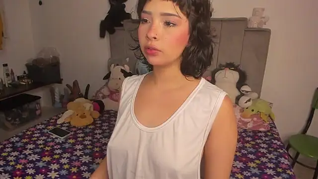 Snapshot of chloe_watson_ chatting on July 4, 2026, 11:42 pm chloe watson online show from July 4, 2026, 11:42 pm
