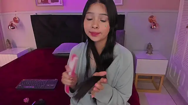 Snapshot of chloe_watson_ chatting on November 8, 2025, 8:23 pm chloe watson online show from November 8, 2025, 8:23 pm