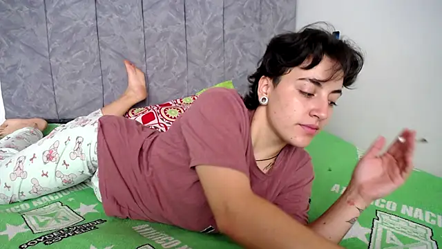 Snapshot of linda_33 chatting on November 28, 2025, 2:50 pm linda 33 online show from November 28, 2025, 2:50 pm