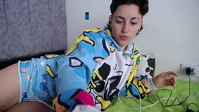 Snapshot of linda_33 chatting on December 4, 2025, 8:08 pm linda 33 online show from December 4, 2025, 8:08 pm