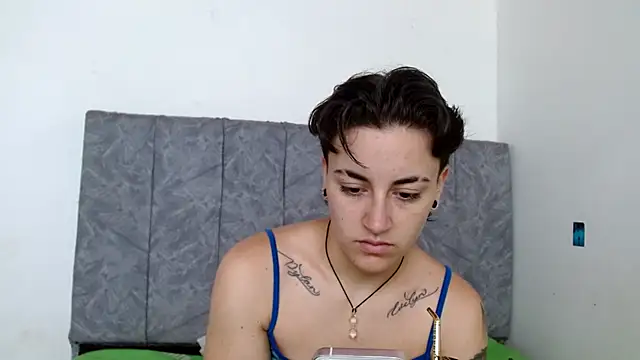 Snapshot of linda_33 chatting on November 7, 2025, 1:48 pm linda 33 online show from November 7, 2025, 1:48 pm