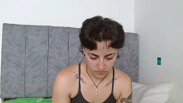 Snapshot of linda_33 chatting on November 5, 2025, 6:44 pm linda 33 online show from November 5, 2025, 6:44 pm