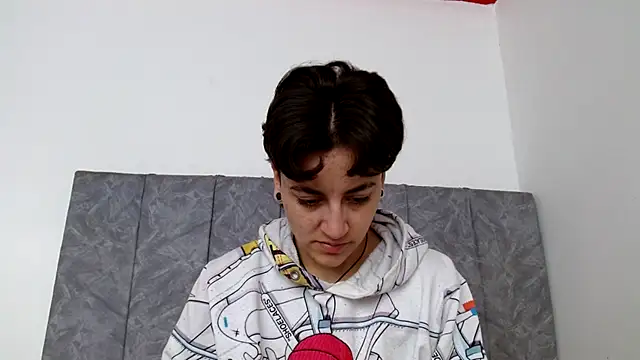 Snapshot of linda_33 chatting on October 12, 2025, 2:18 pm linda 33 online show from October 12, 2025, 2:18 pm