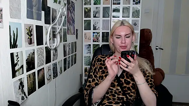 CapriScorpion online show from October 28, 2025, 1:54 pm