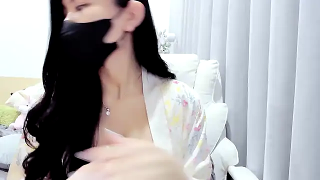 Lita-Julia online show from November 11, 2025, 4:13 pm