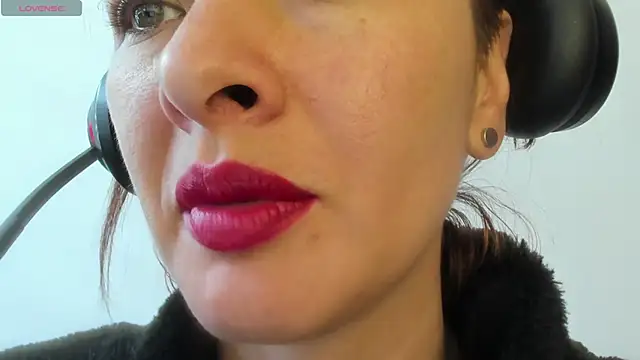 queen fetish online show from April 13, 2026, 2:43 pm