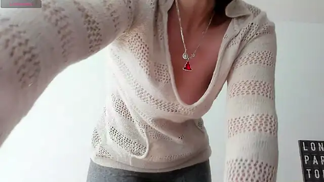 Snapshot of queen_fetish chatting on November 27, 2025, 1:22 pm queen fetish online show from November 27, 2025, 1:22 pm