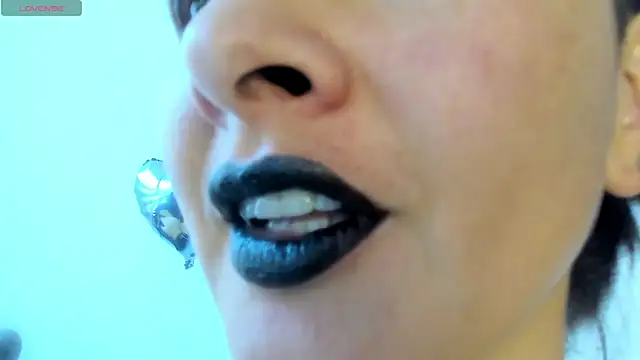 queen fetish online show from May 27, 2026, 6:48 pm