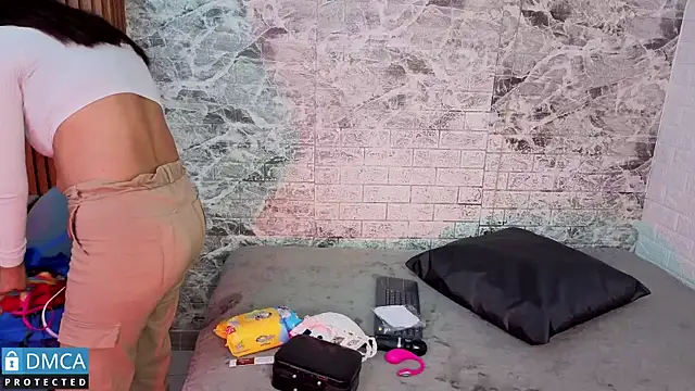 Snapshot of CarolRodriguez_ chatting on November 25, 2025, 7:03 pm CarolRodriguez online show from November 25, 2025, 7:03 pm