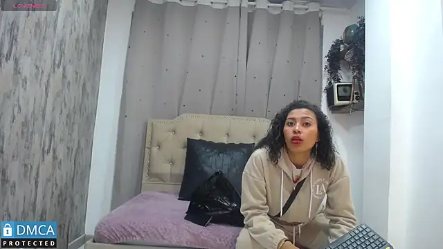 Snapshot of CarolRodriguez_ chatting on February 28, 2025, 2:42 am CarolRodriguez online show from February 28, 2025, 2:42 am