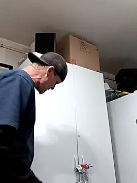 Snapshot of ironwood420 chatting on December 18, 2024, 10:13 pm ironwood420 online show from December 18, 2024, 10:13 pm