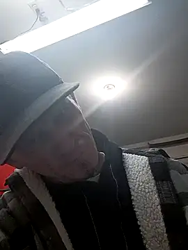 Snapshot of ironwood420 chatting on December 17, 2024, 11:28 am ironwood420 online show from December 17, 2024, 11:28 am