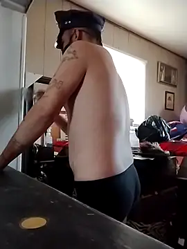 Snapshot of prettyboi6992 chatting on December 16, 2025, 8:35 pm prettyboi6992 online show from December 16, 2025, 8:35 pm