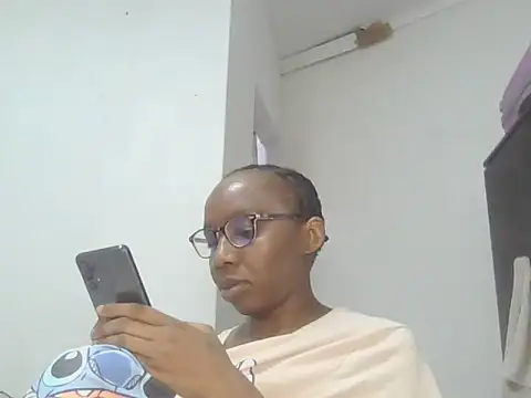 Sexxybella27 online show from November 12, 2025, 7:18 pm