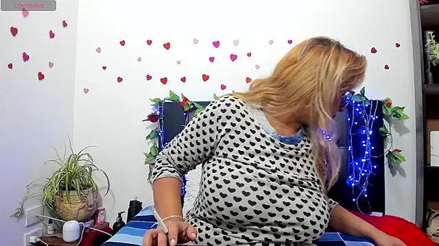 Snapshot of hazel_34 chatting on October 23, 2025, 8:24 am hazel 34 online show from October 23, 2025, 8:24 am