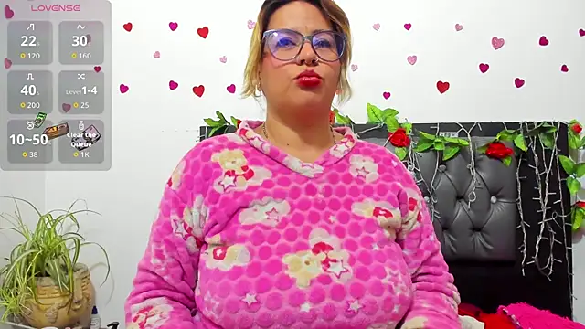 Snapshot of hazel_34 chatting on November 17, 2025, 8:29 am hazel 34 online show from November 17, 2025, 8:29 am