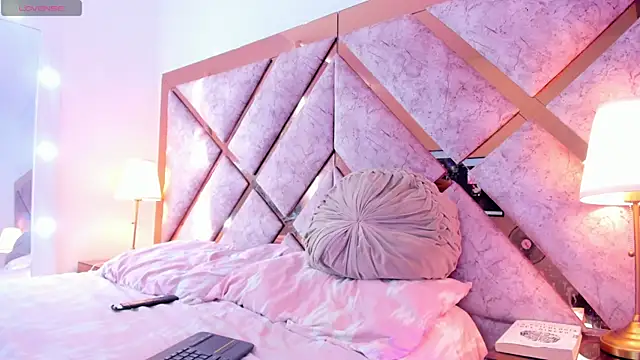 Jennalove  online show from April 10, 2026, 10:06 pm