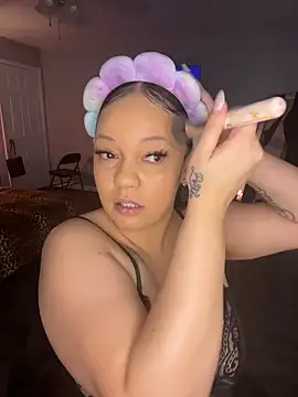 Snapshot of DestineeJayde chatting on March 11, 2026, 5:34 am DestineeJayde online show from March 11, 2026, 5:34 am