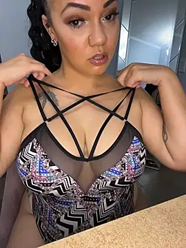 Snapshot of DestineeJayde chatting on October 16, 2025, 5:16 am DestineeJayde online show from October 16, 2025, 5:16 am