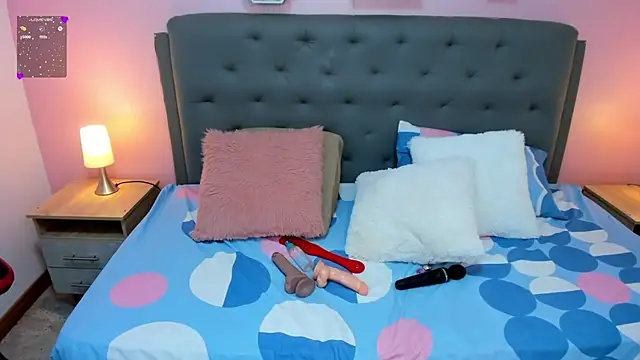 Snapshot of julieth_love_ chatting on December 3, 2025, 2:16 pm julieth love online show from December 3, 2025, 2:16 pm