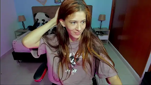 Snapshot of julieth_love_ chatting on November 23, 2025, 3:33 pm julieth love online show from November 23, 2025, 3:33 pm