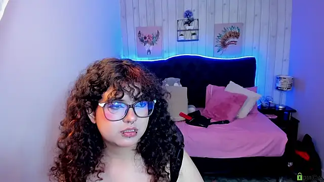 Snapshot of julieth_love_ chatting on November 8, 2025, 3:37 pm julieth love online show from November 8, 2025, 3:37 pm