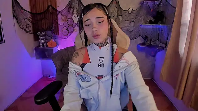 Snapshot of mia_catt05 chatting on October 25, 2025, 4:40 pm mia catt05 online show from October 25, 2025, 4:40 pm