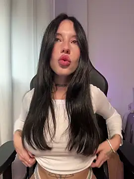 Snapshot of BellaGiaxx chatting on December 16, 2025, 3:05 pm BellaGiaxx online show from December 16, 2025, 3:05 pm