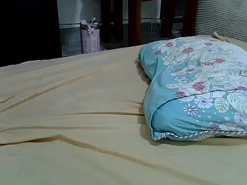 pretty leila2 online show from February 12, 2026, 12:27 pm