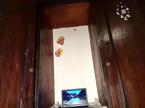 Snapshot of The-Peach-Flexer chatting on October 29, 2025, 9:36 pm The-Peach-Flexer online show from October 29, 2025, 9:36 pm