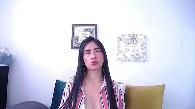 JainaRogers online show from April 4, 2026, 5:52 pm