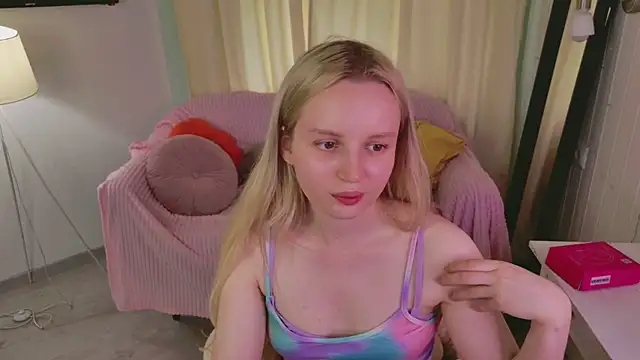 Snapshot of Beatrica_Klein chatting on June 12, 2026, 2:48 pm Beatrica Klein online show from June 12, 2026, 2:48 pm