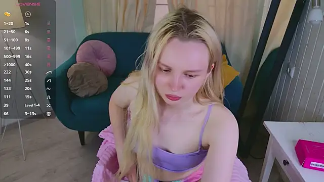 Snapshot of Beatrica_Klein chatting on June 19, 2026, 2:23 pm Beatrica Klein online show from June 19, 2026, 2:23 pm