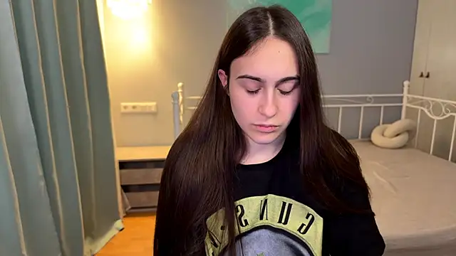 Snapshot of AliceKolltt chatting on June 16, 2026, 8:53 pm AliceKolltt online show from June 16, 2026, 8:53 pm