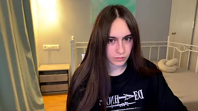 Snapshot of AliceKolltt chatting on July 6, 2026, 9:06 pm AliceKolltt online show from July 6, 2026, 9:06 pm
