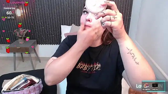 Aabby lee online show from October 28, 2025, 7:13 pm