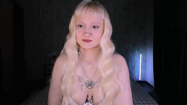 MariaMango online show from November 10, 2025, 9:53 pm