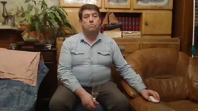 Snapshot of sympatrique chatting on February 11, 2025, 6:11 pm sympatrique online show from February 11, 2025, 6:11 pm