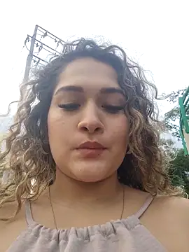 Sara smiiith211 online show from December 3, 2025, 10:31 pm