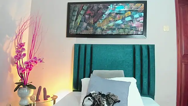 Emilywatsonn online show from November 30, 2025, 2:07 pm