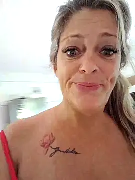 marcialoira online show from March 20, 2025, 11:12 pm