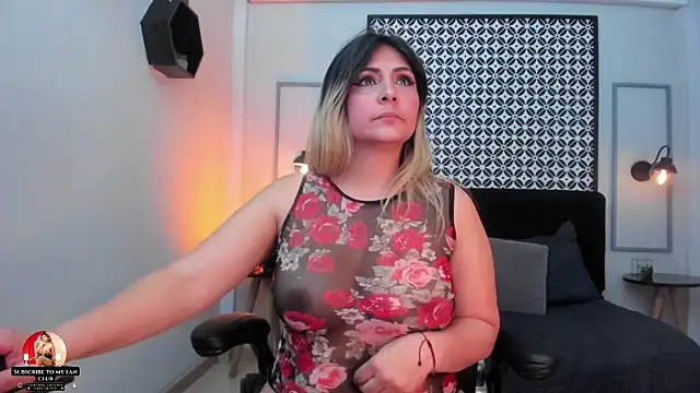 Snapshot of Melanie_silver_ chatting on October 28, 2025, 9:58 pm Melanie silver online show from October 28, 2025, 9:58 pm