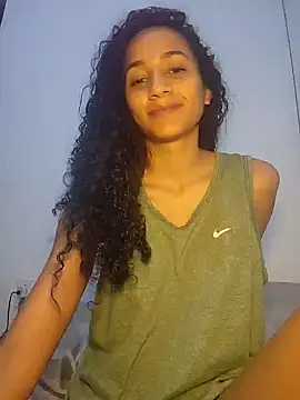 lessaeumesma8 online show from September 23, 2025, 6:26 pm