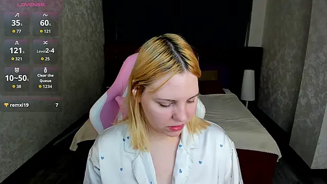 Snapshot of Stacy_Luv chatting on November 30, 2025, 9:10 am Stacy Luv online show from November 30, 2025, 9:10 am