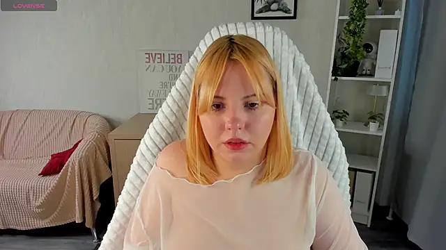 Snapshot of Stacy_Luv chatting on November 24, 2025, 9:09 am Stacy Luv online show from November 24, 2025, 9:09 am