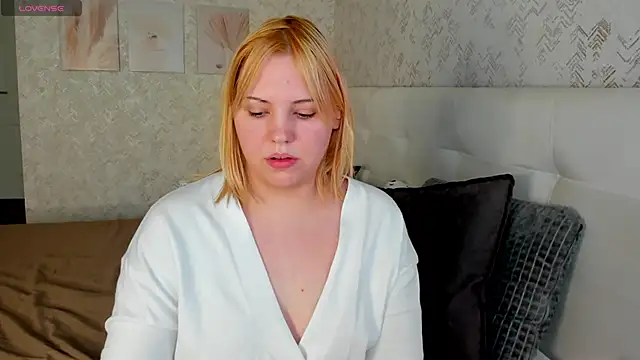 Snapshot of Stacy_Luv chatting on October 29, 2025, 5:06 am Stacy Luv online show from October 29, 2025, 5:06 am