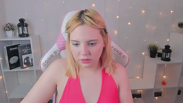 Snapshot of Stacy_Luv chatting on December 2, 2025, 9:11 am Stacy Luv online show from December 2, 2025, 9:11 am