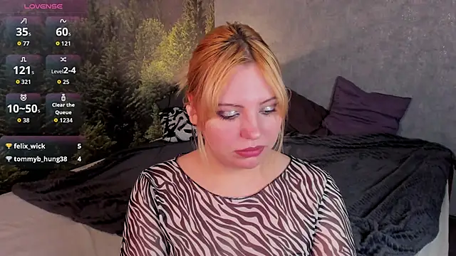 Snapshot of Stacy_Luv chatting on November 25, 2025, 9:09 am Stacy Luv online show from November 25, 2025, 9:09 am