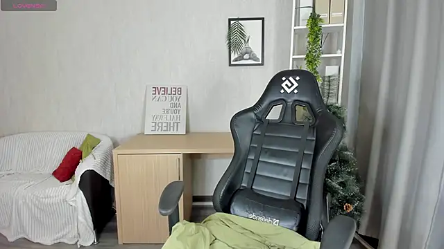 Snapshot of Stacy_Luv chatting on December 14, 2025, 9:04 am Stacy Luv online show from December 14, 2025, 9:04 am